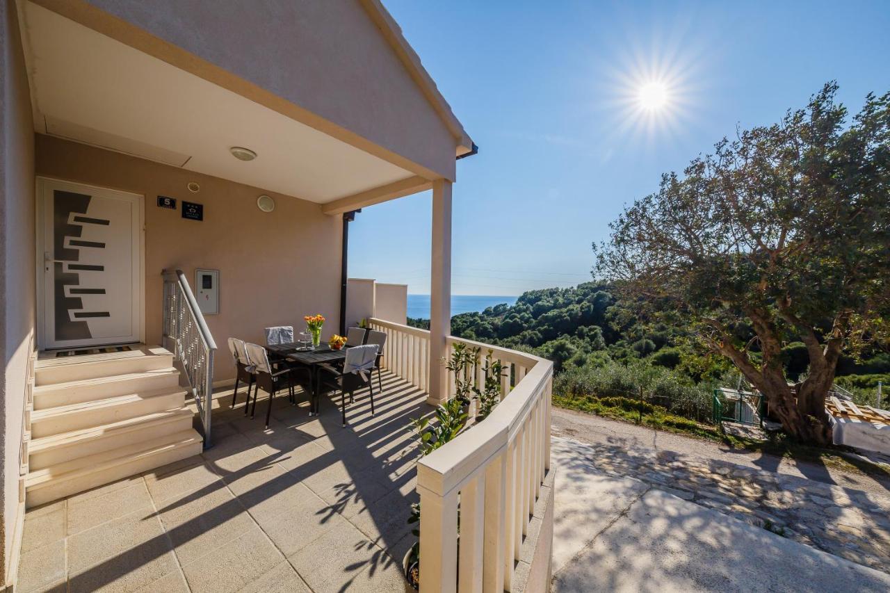 Villa Luana Vis Buitenkant foto